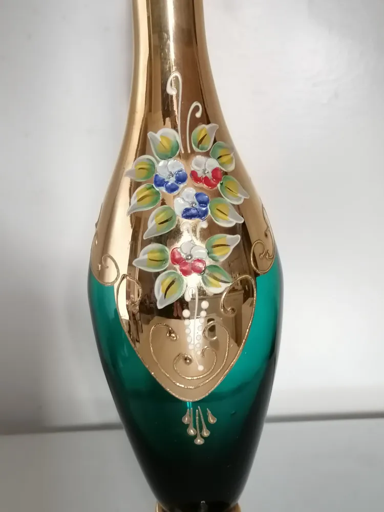 Carafe en verre soufflé de murano, peinte et doré à l'or fin Salle des Ventes La Découverte