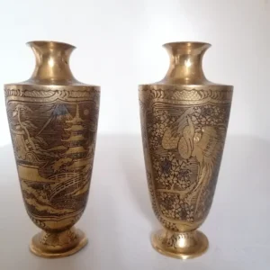 Japon époque Meiji, fin XIXe paire de vase doré finement ciselée Salle des Ventes La Découverte