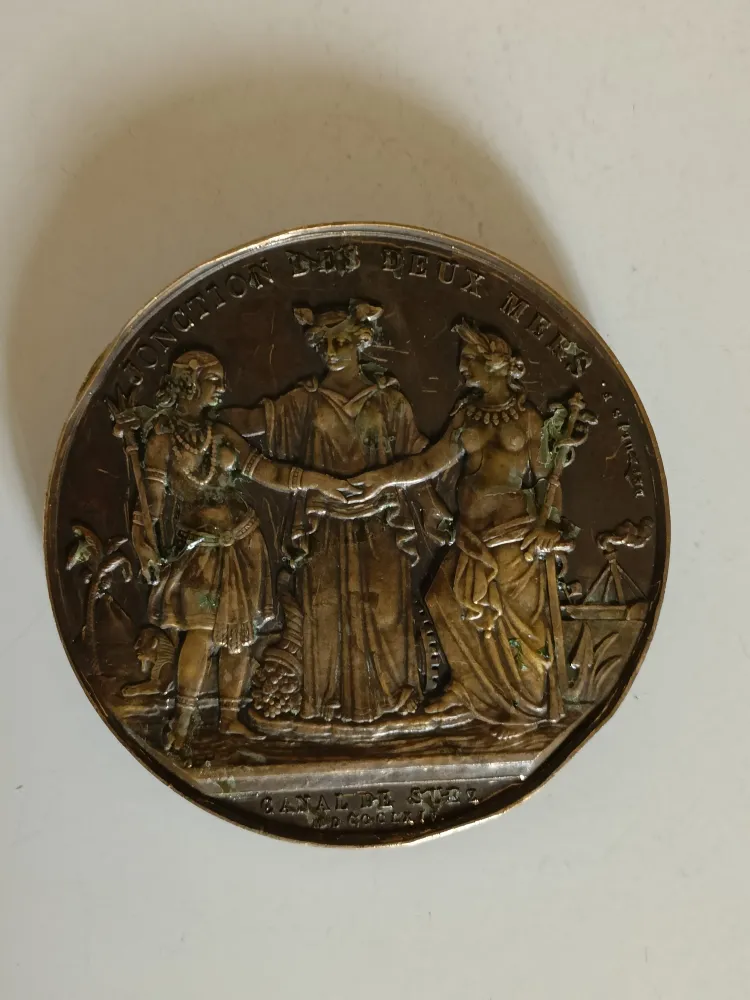 Napoléon III Égypte, canal de suez, grosse médaille en bronze. Quelques coups sur la tranche et reste de colle .. 173g de...
