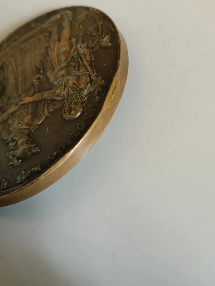 Napoléon III Égypte, canal de suez, grosse médaille en bronze. Quelques coups sur la tranche et reste de colle .. 173g de...