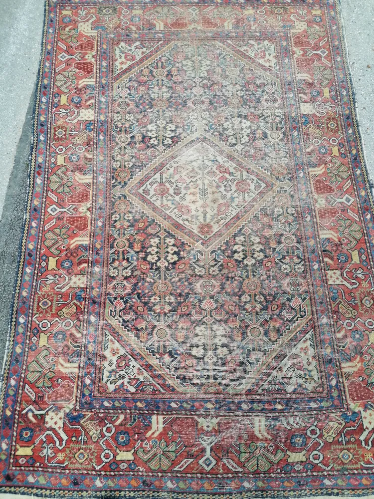 Tapis perse farahan vers 1900. Laine noué main avec usure Salle des Ventes La Découverte