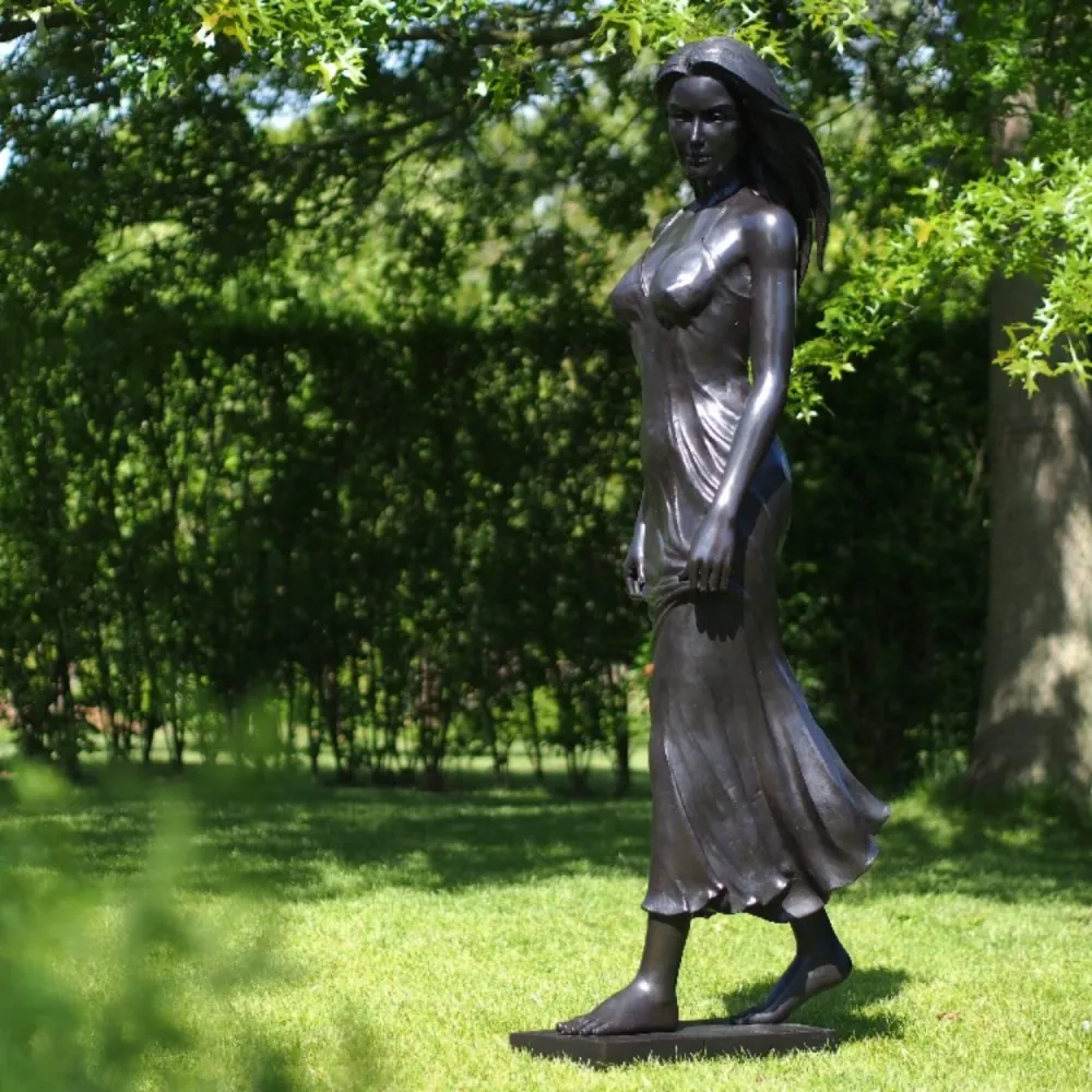 Sculpture en bronze Femme debout 172x42x62cm (HxLxL)