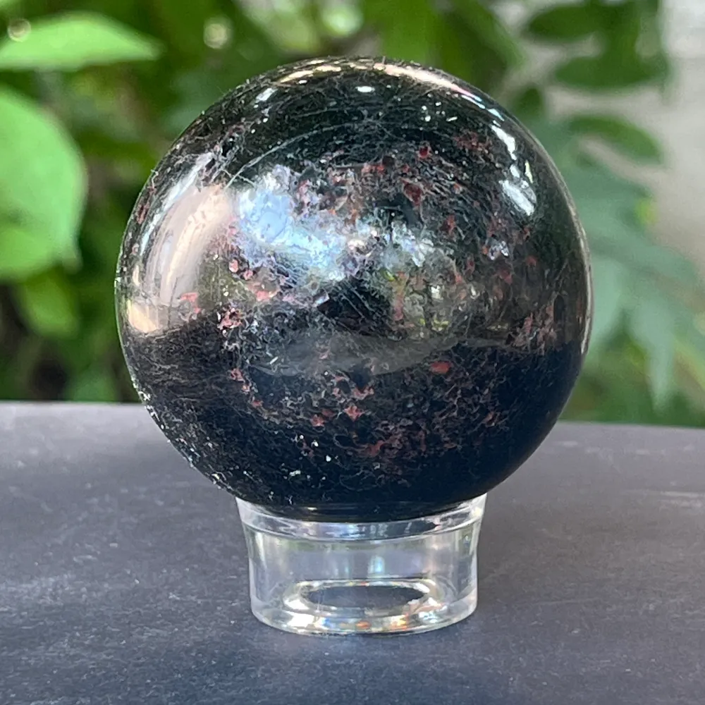 Sphère de tourmaline noire de Madagascar Modèle 1