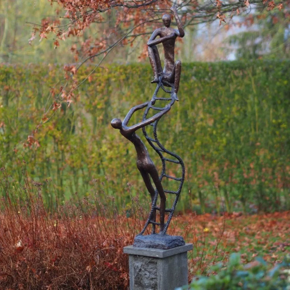 Statue en bronze 2 sur échelle 118x20x50cm (HxLxL)