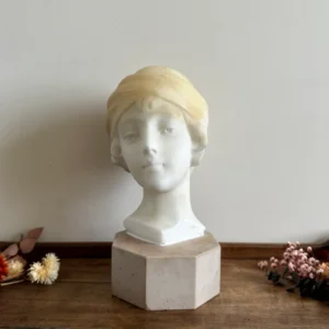 Statue en résine et plâtre, jeune fille année 20