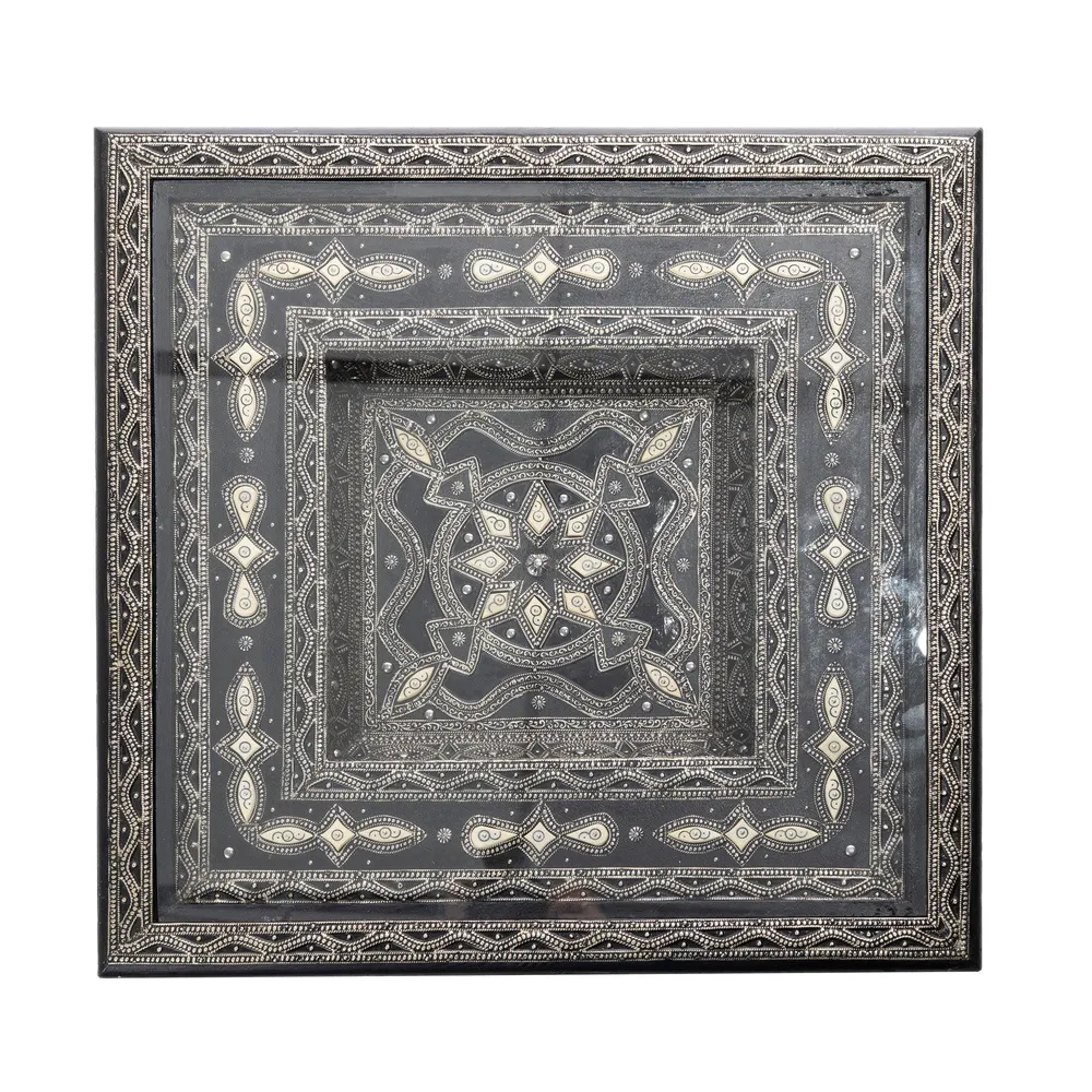 Table marocaine en bois plaqué maillechort et os blanc