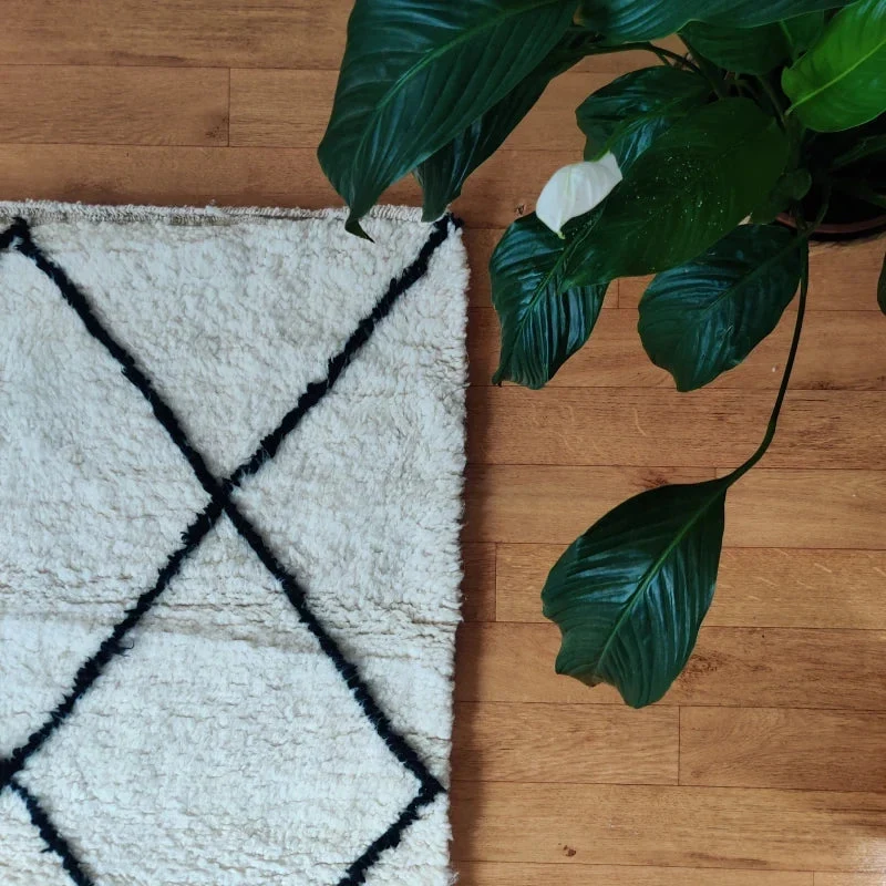 Tapis berbère à losanges noirs Manal - Sur mesure