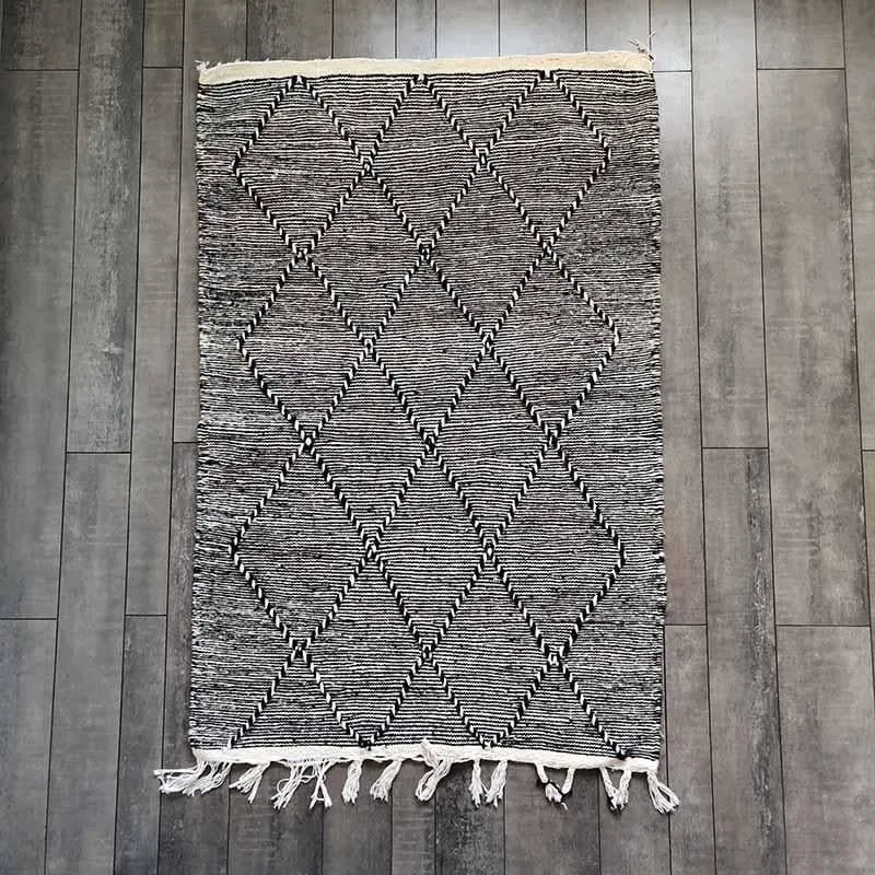 Tapis Kilim Noir Zanafi Tahera - Sur mesure