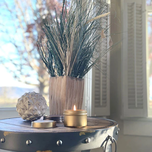 Verre de mer | Bougie de soja de la collection Petite Gold The Bathing Raven