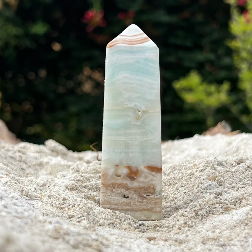 Tour/obélisque en calcite bleue des Caraïbes m4