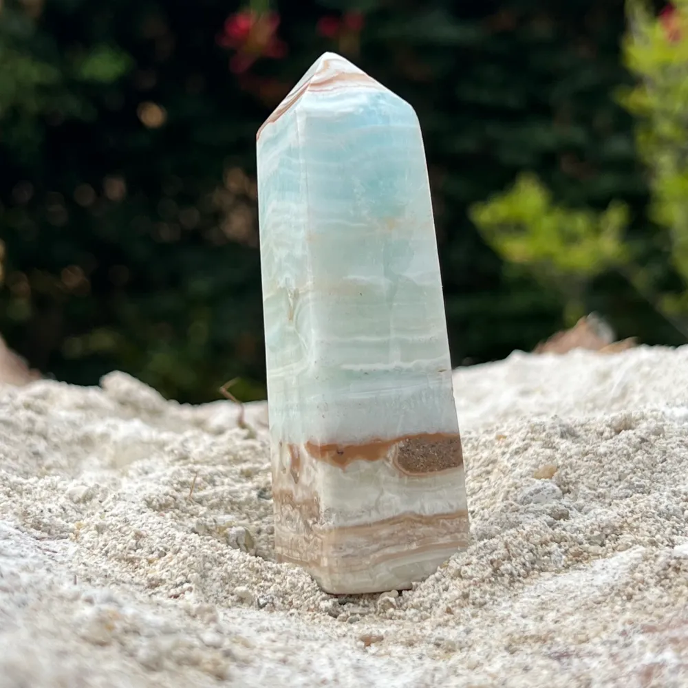 Tour/obélisque en calcite bleue des Caraïbes m4
