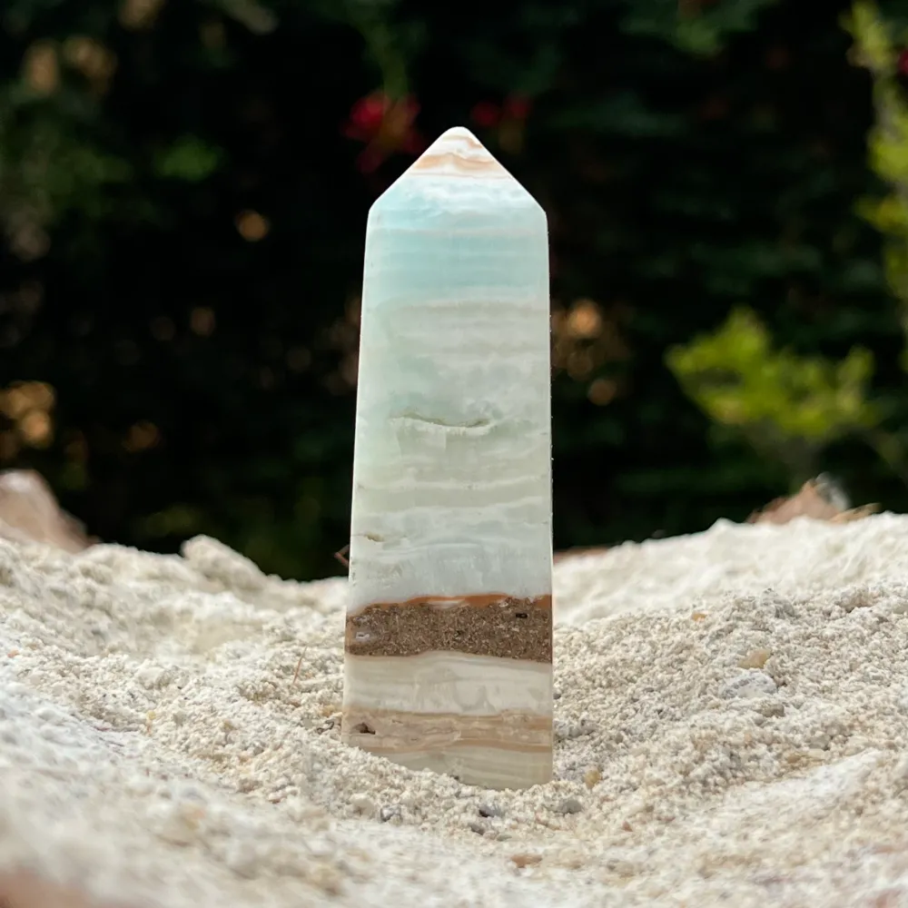 Tour/obélisque en calcite bleue des Caraïbes m4