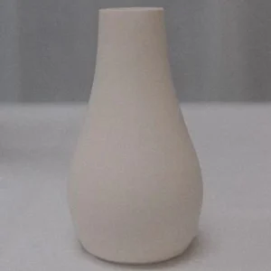 Vase allongé en jesmonite