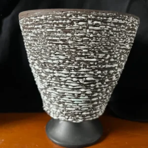 Vase cache pot marron brutaliste