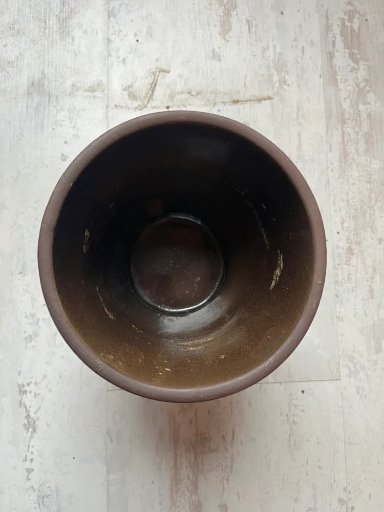 Vase cache pot marron brutaliste
