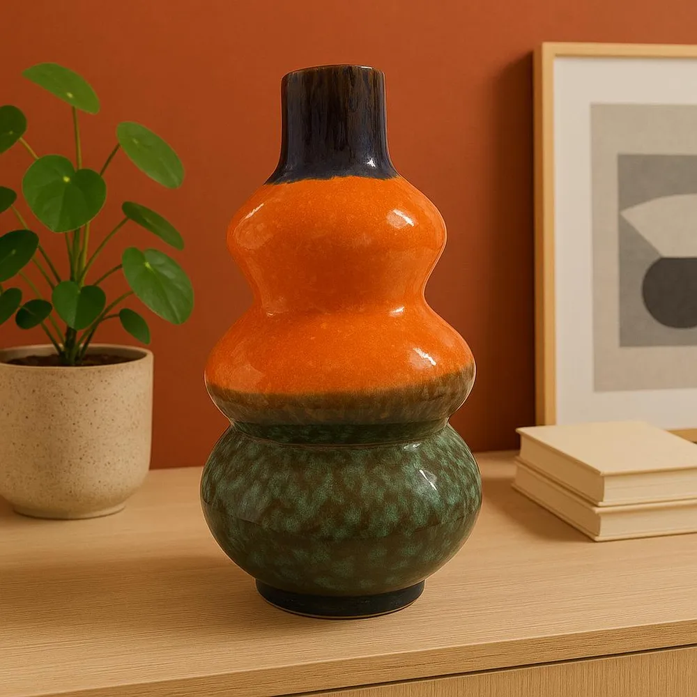 Vase en céramique fabriqué à la main : formes douces et couleurs éclatantes
