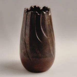 VASE JAPONAIS EN GRÈS ÉMAILLÉ, BRUN