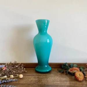 Vase turquoise en opaline