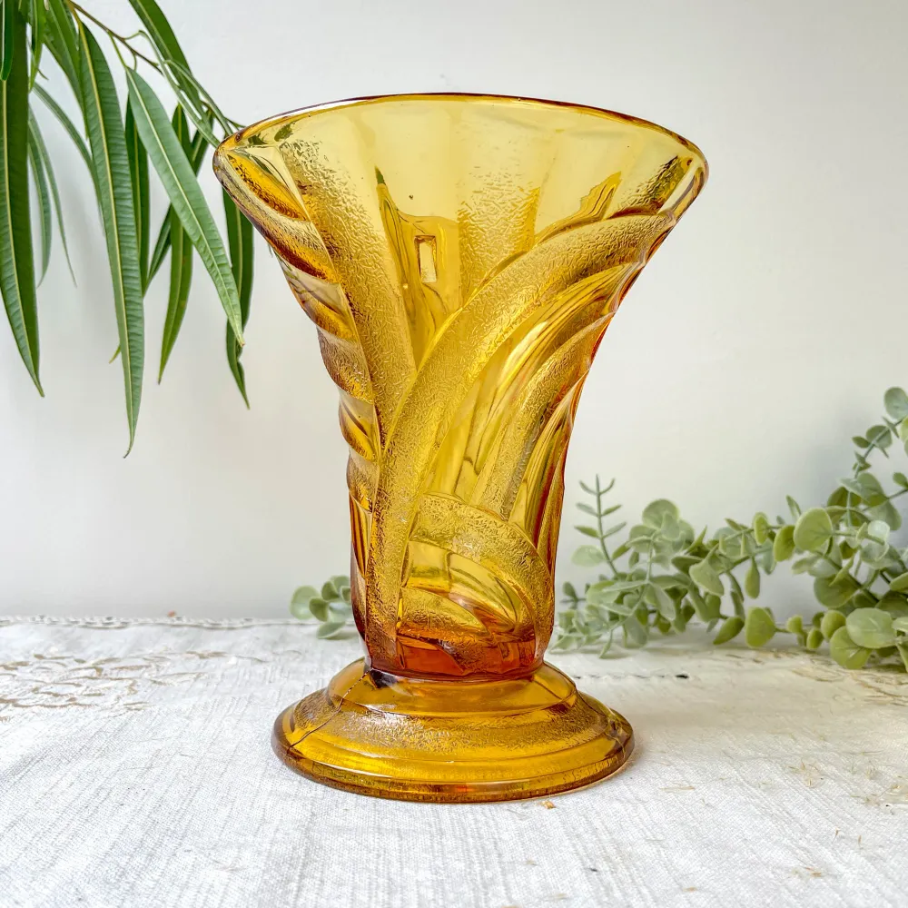 Vase vintage en verre ambre