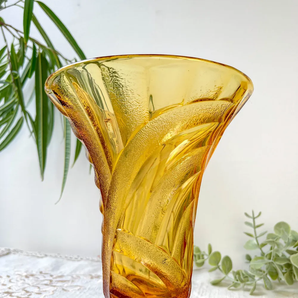 Vase vintage en verre ambre