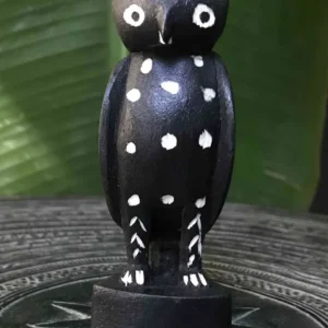 Chouette hibou en bois sculpté (Katrafay) artisanat de Madagascar vendor-unknown