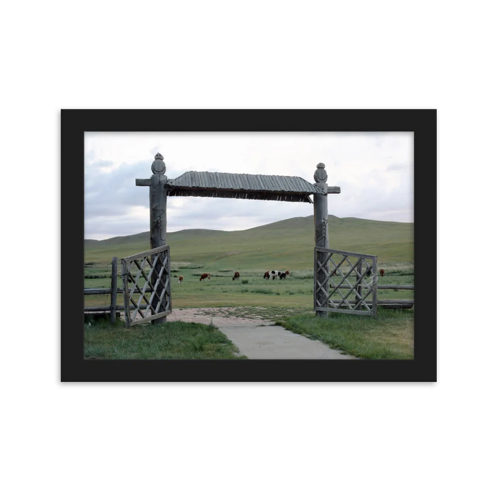 Poster mit Rahmen - La porte des steppes de Mongolie Young Han Song