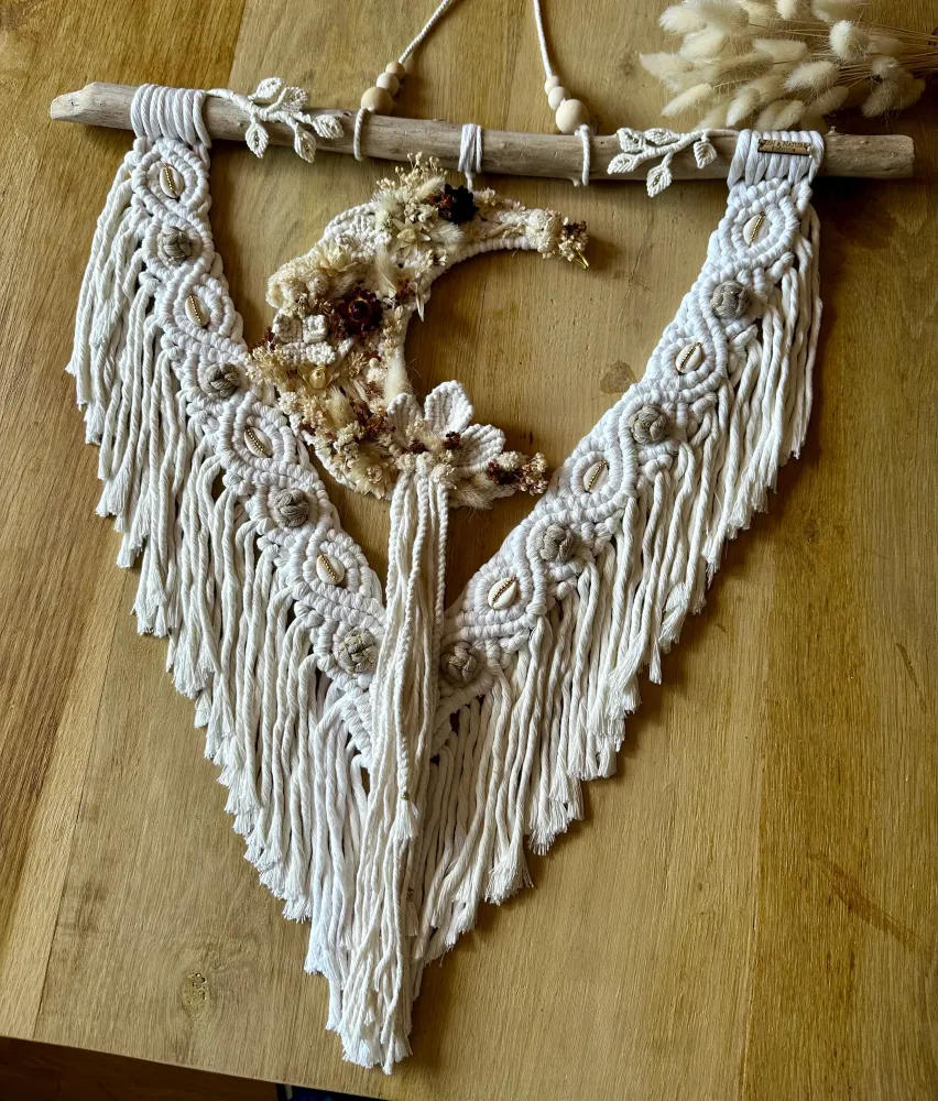 Tissage d’art artisanal Sawan mural | macramé fleurs cauris Zen et Nature Création
