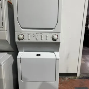 Centre de buanderie 27po laveuse/sécheuse superposées électrique | MLE2000AZW - Maytag *** USAGÉ *** pour Buanderie réside...